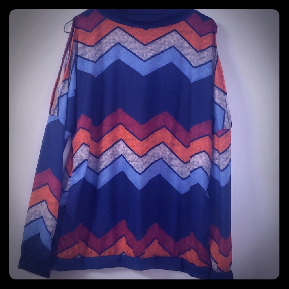 Womens top with slits in shoulders